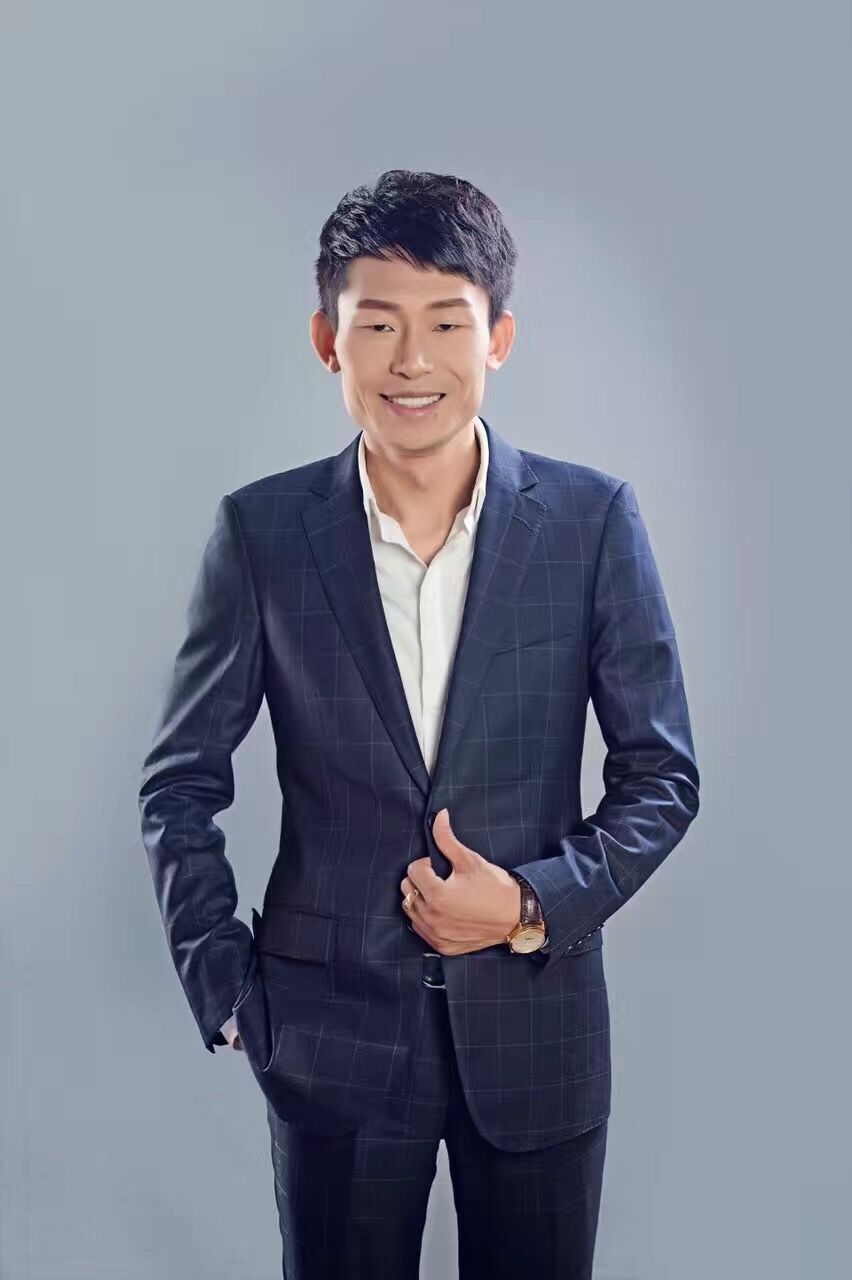 黄源投资集团有限公司董事长 艺诺网创始人 张一鸣 黄源投资集团有限公司董事长 艺诺网创始人 张一鸣