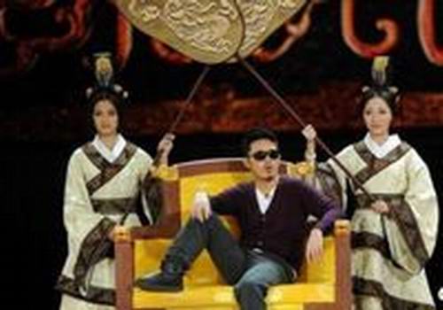 唐奕霖(右)与肖婷佳(左)剧照 唐奕霖(右)与肖婷佳(左)剧照