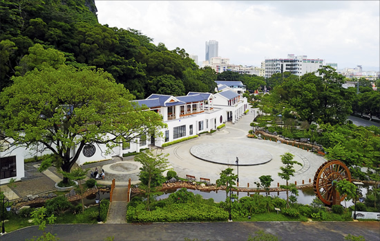 依山而建的文化城 依山而建的文化城