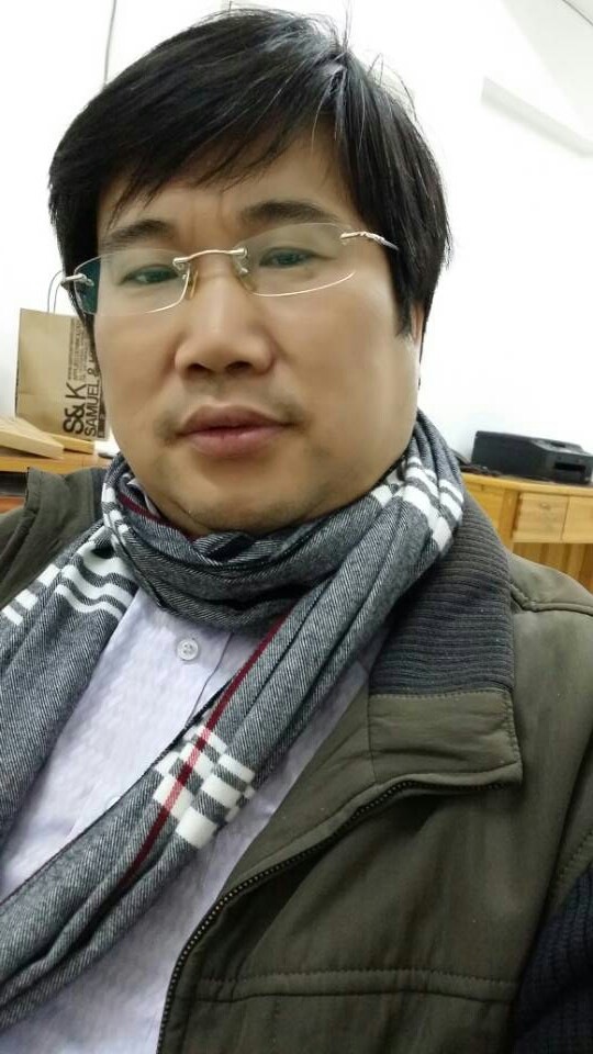 何华(作家) 何华(作家)
