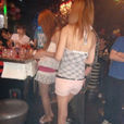 吧女(吧檯女服务员的简称) 吧女(吧檯女服务员的简称)