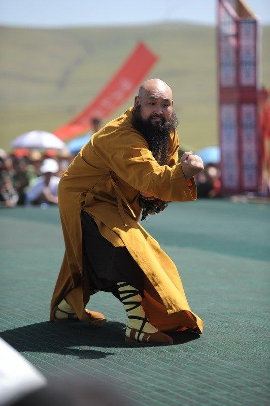 释德朝禅师展示少林武术 释德朝禅师展示少林武术