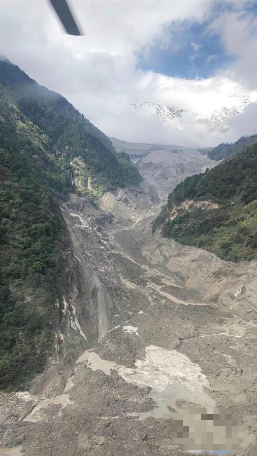 雅鲁藏布江堰塞湖 雅鲁藏布江堰塞湖