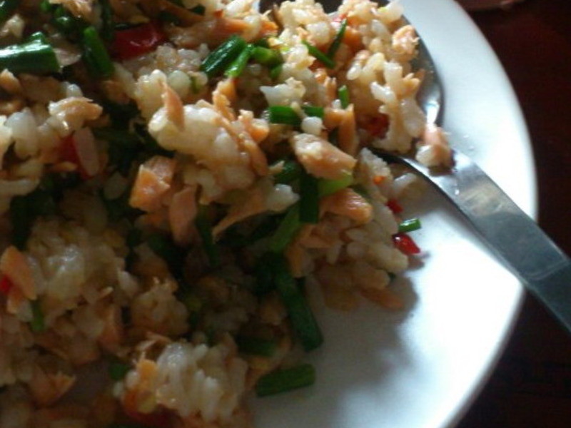 韭菜花鲑鱼炒饭 韭菜花鲑鱼炒饭