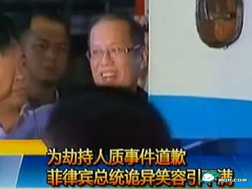 阿基诺三世在视察时微笑 阿基诺三世在视察时微笑