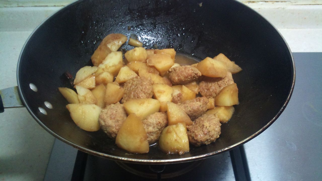 土豆烧肉圆