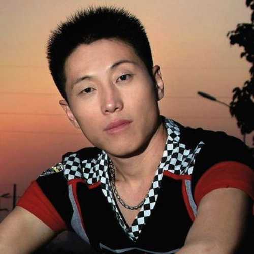 偷偷的哭 偷偷的哭