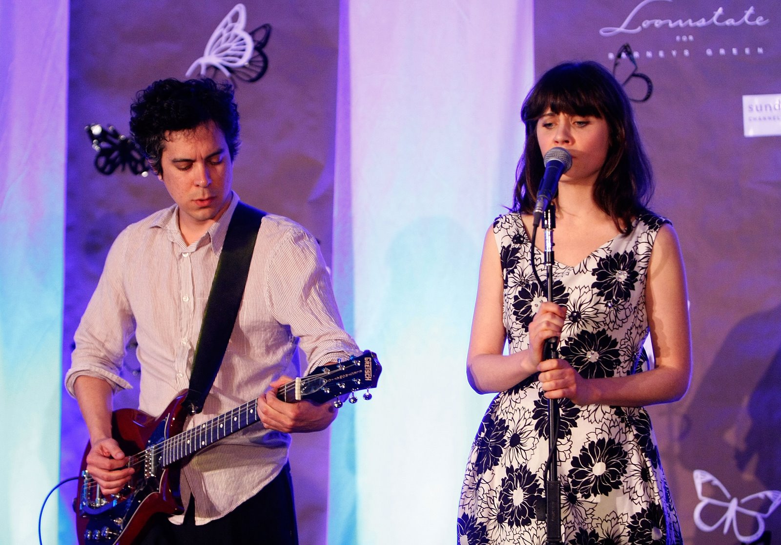 SHE &amp; HIM 在表演中