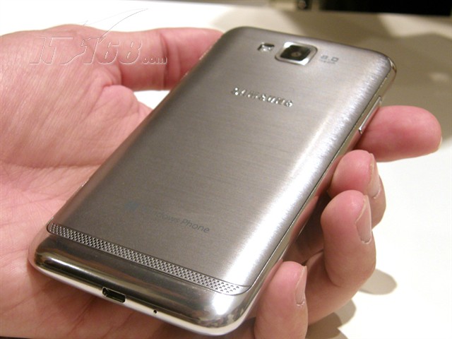 三星i8750 ATIV S 32G 三星i8750 ATIV S 32G