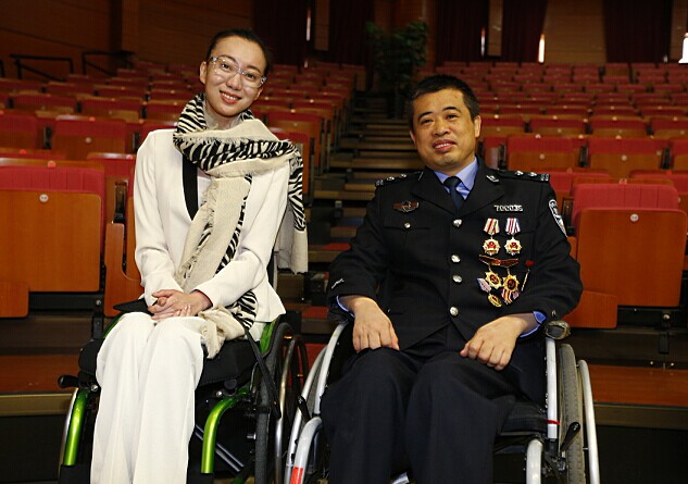 刘岩与广西禁毒民警马霄 刘岩与广西禁毒民警马霄