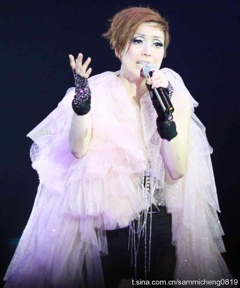 上弦月(郑秀文演唱歌曲) 上弦月(郑秀文演唱歌曲)