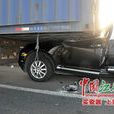 卡宴追尾大货车 卡宴追尾大货车