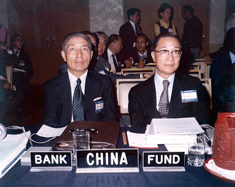 俞国华(右)与李国鼎 俞国华(右)与李国鼎