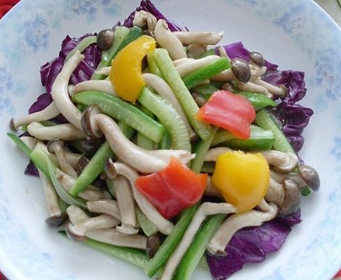蟹味菇炒迷你黄瓜 蟹味菇炒迷你黄瓜