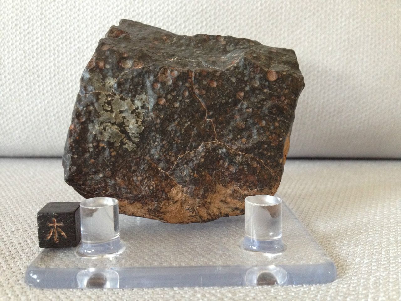 NWA4502,碳质球粒陨石CV3 NWA4502,碳质球粒陨石CV3