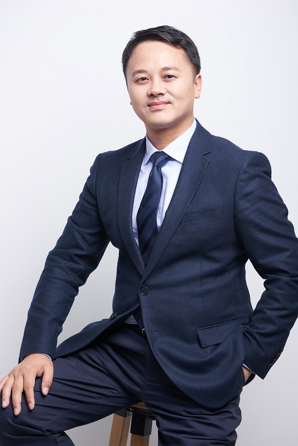 严长春 严长春