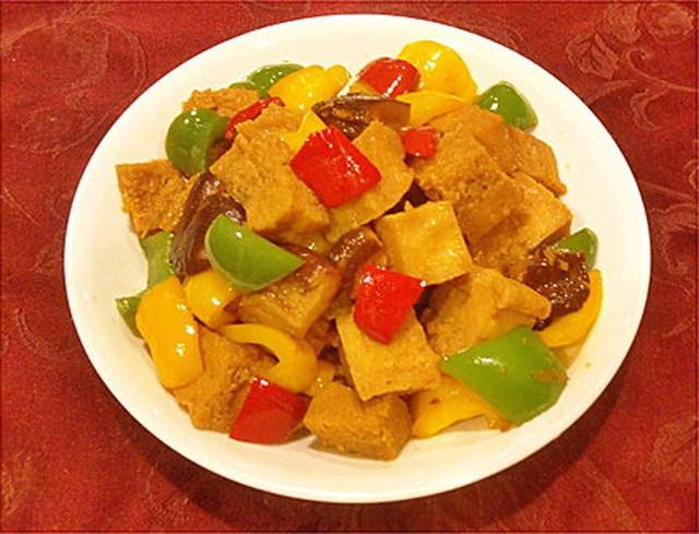 青椒炒冻豆腐 青椒炒冻豆腐