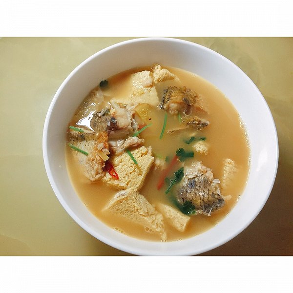 鲫鱼炖冻豆腐 鲫鱼炖冻豆腐