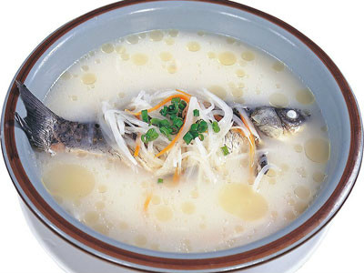乌豆煲鲫鱼汤 乌豆煲鲫鱼汤
