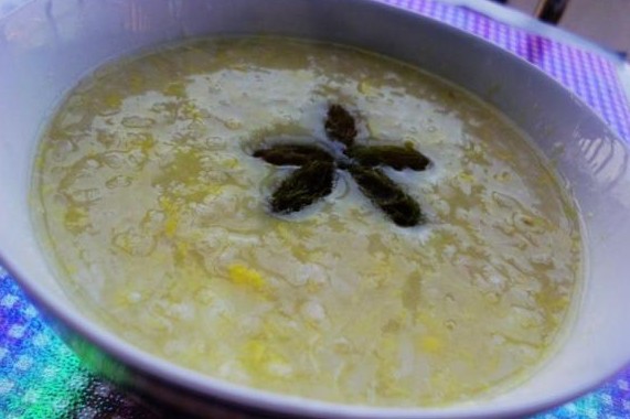 黑豆米酒鸡蛋汤