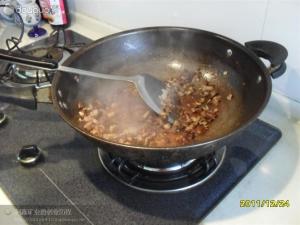 电饭煲做出香喷喷的腊味饭 电饭煲做出香喷喷的腊味饭