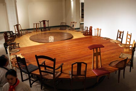 双圆桌 1997年 法国 里昂 180x630x450cm 双圆桌 1997年 法国 里昂 180x630x450cm