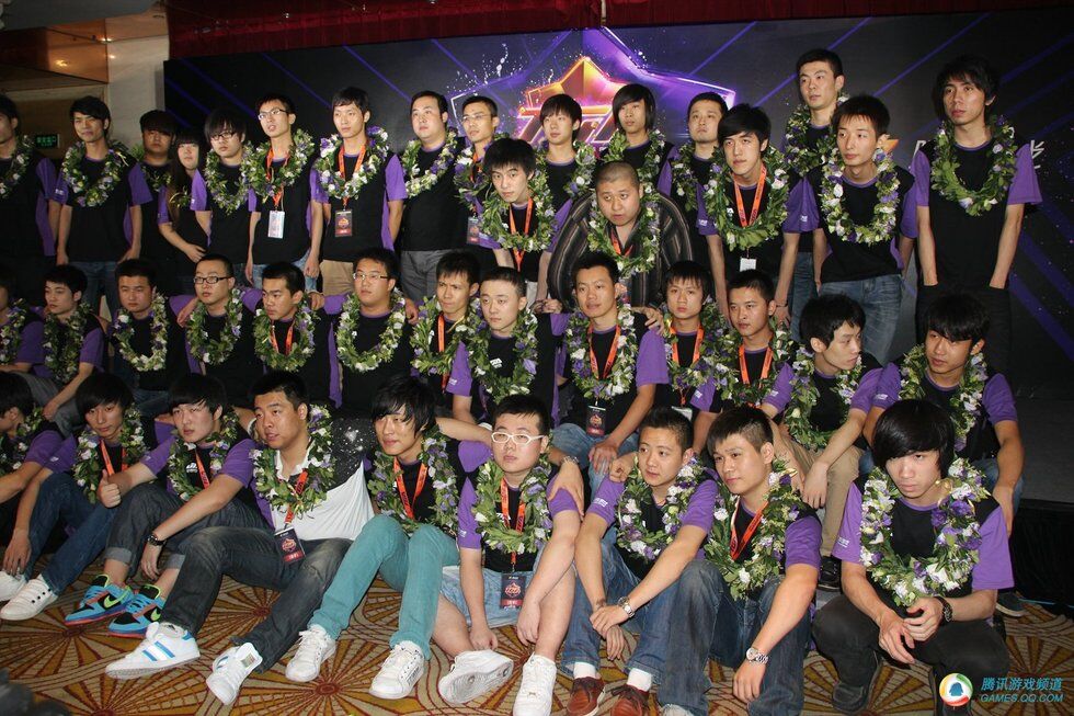 2011TGA各大游戏冠军合影 2011TGA各大游戏冠军合影