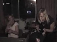 两女一杯 两女一杯