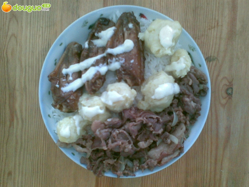 孜然羊肉红烧鸡翅双拼饭 孜然羊肉红烧鸡翅双拼饭