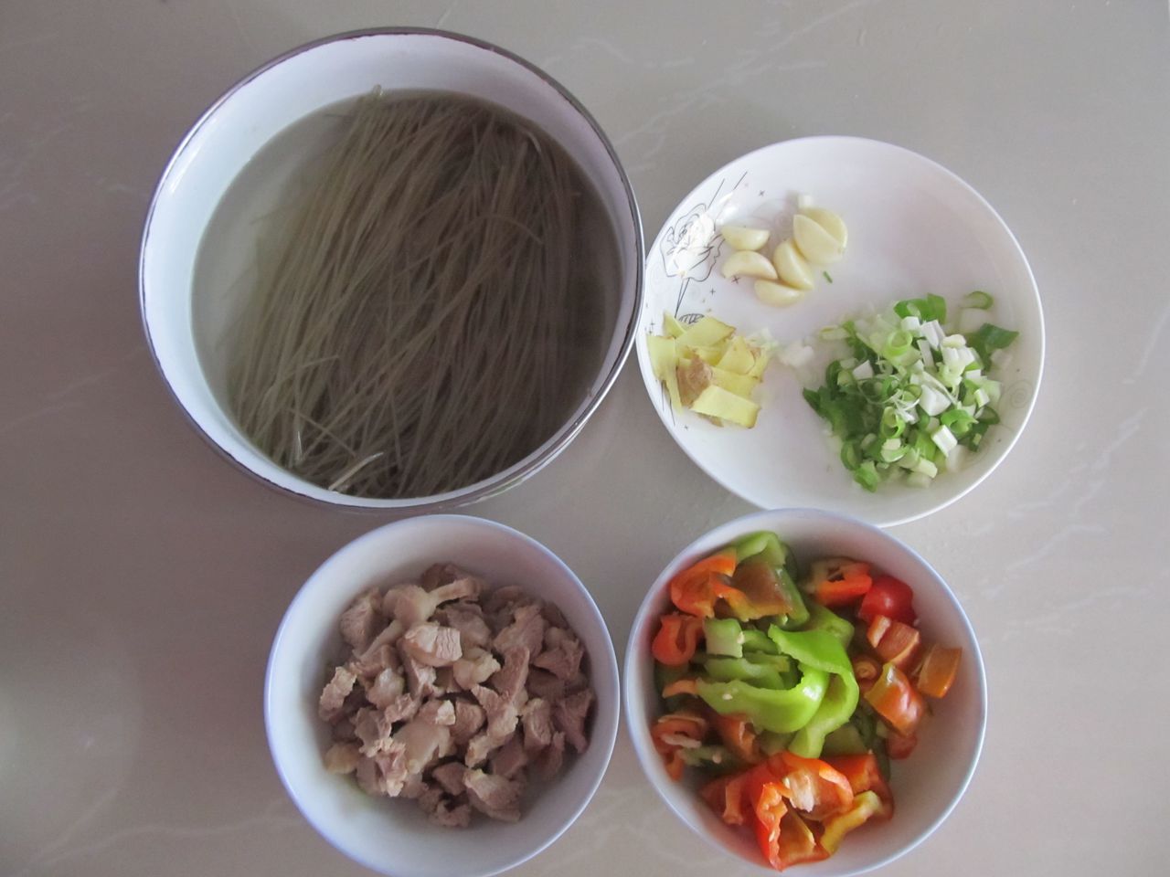 蚂蚁上树炒粉条