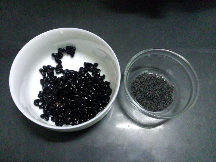 黑豆芝麻豆浆 黑豆芝麻豆浆