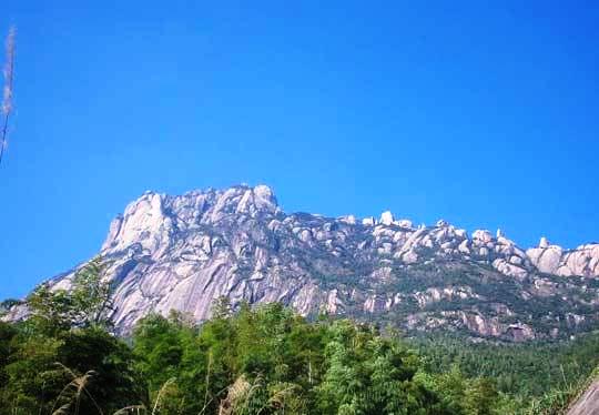 灵山人发掘地 - 马鞍山远景 灵山人发掘地 - 马鞍山远景