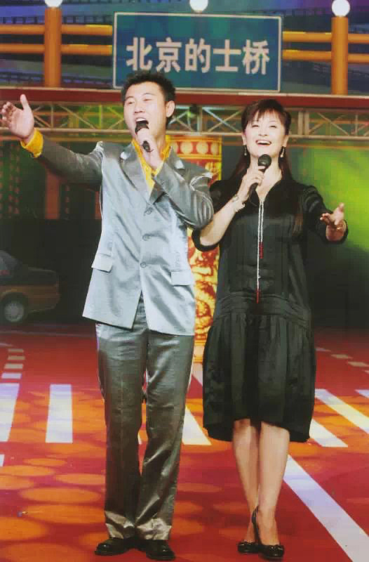 男高音歌唱家田野与王璐瑶同台演出 男高音歌唱家田野与王璐瑶同台演出