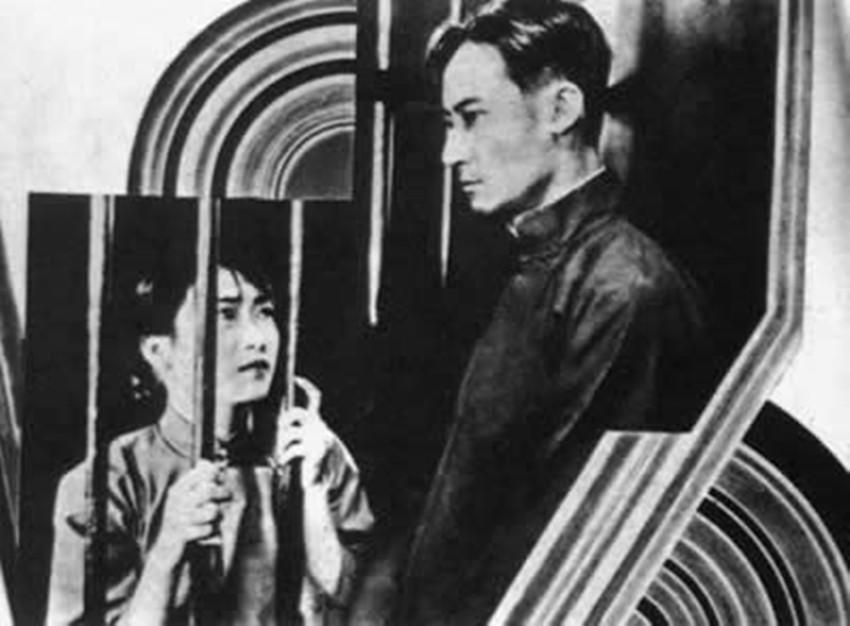 歌女红牡丹 歌女红牡丹