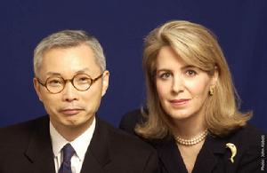 W·钱·金(左)和勒妮·莫博涅(右) W·钱·金(左)和勒妮·莫博涅(右)