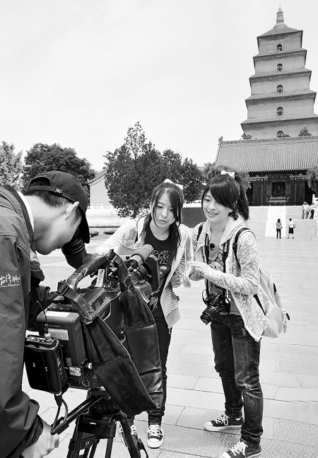 姐妹花在慈恩寺内 姐妹花在慈恩寺内