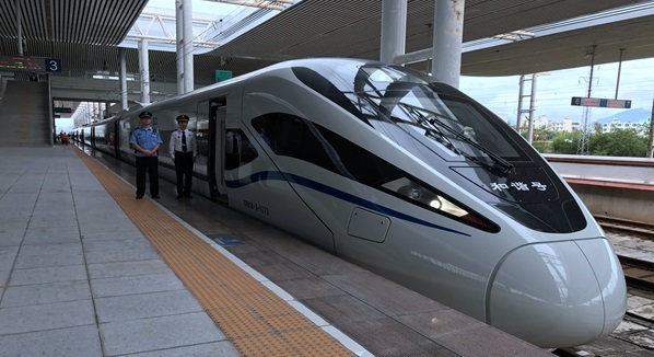 海南环岛铁路运营和谐号CRH1A型电力动车组 海南环岛铁路运营和谐号CRH1A型电力动车组