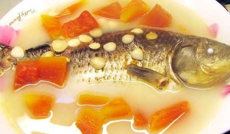 黄豆银耳鲫鱼汤 黄豆银耳鲫鱼汤