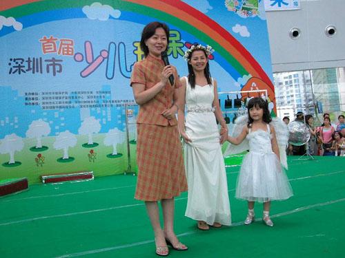 中央电视台少儿节目着名主持人鞠萍 中央电视台少儿节目着名主持人鞠萍