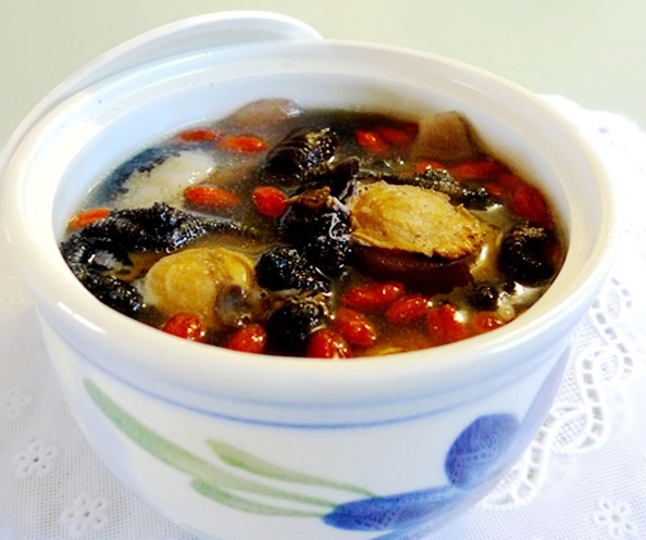 乌鸡炖海参 乌鸡炖海参