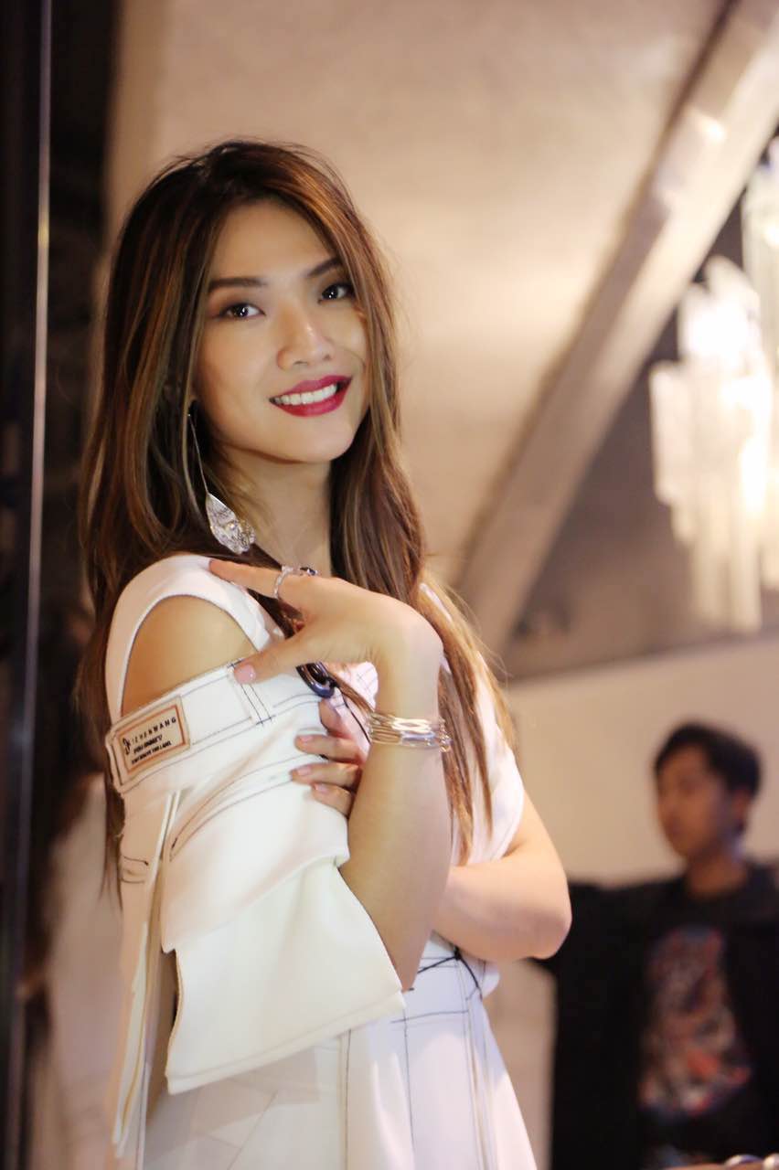涵子(加拿大籍华裔女歌手) 涵子(加拿大籍华裔女歌手)