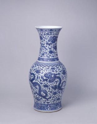 清雍青花龙穿花纹撇口尊 清雍青花龙穿花纹撇口尊