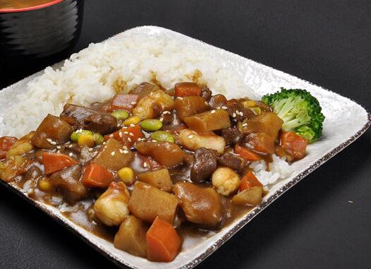 牛肉土豆咖喱饭 牛肉土豆咖喱饭