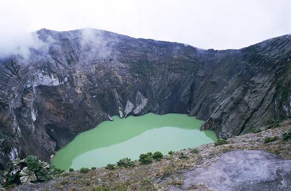 伊拉苏火山 伊拉苏火山