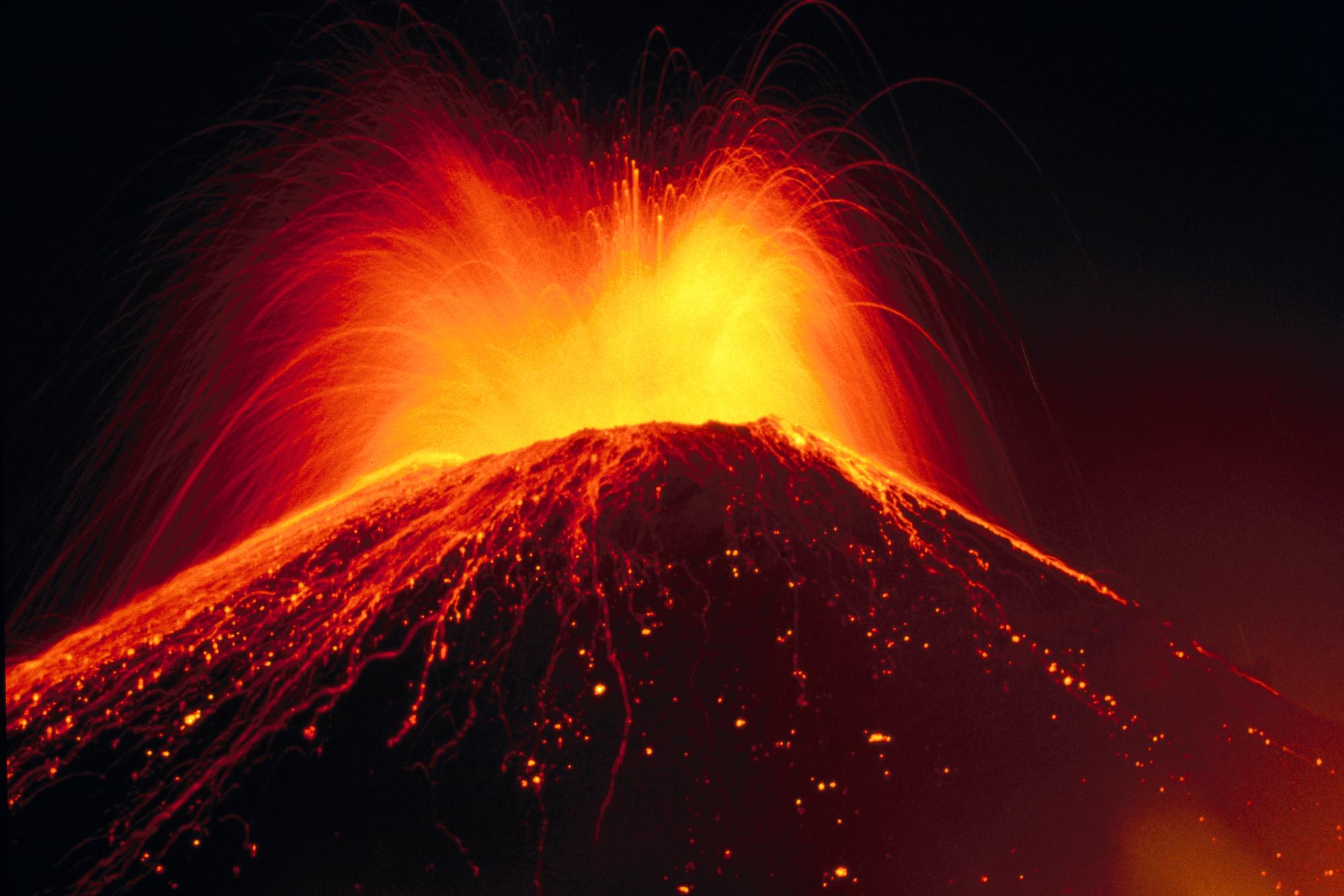 梅拉皮火山 梅拉皮火山