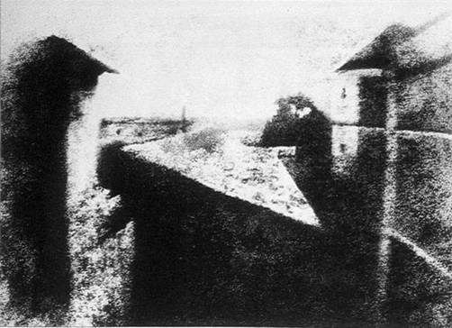 1828年世界第一张照片《窗外的屋顶》 1828年世界第一张照片《窗外的屋顶》