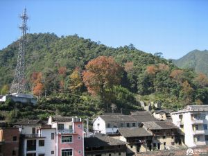青龙山下贤良村一角 青龙山下贤良村一角