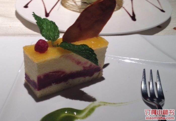 百香果树莓千层蛋糕