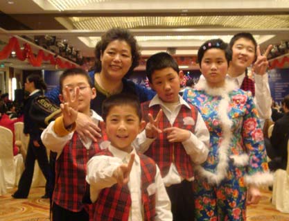 学生和老师们在一起 学生和老师们在一起
