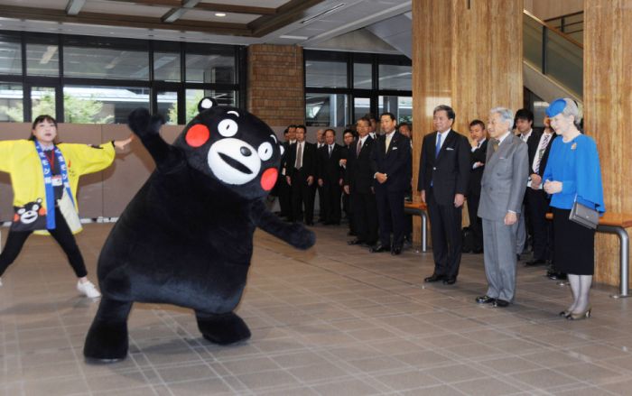 熊本熊拜见日本天皇夫妇 熊本熊拜见日本天皇夫妇